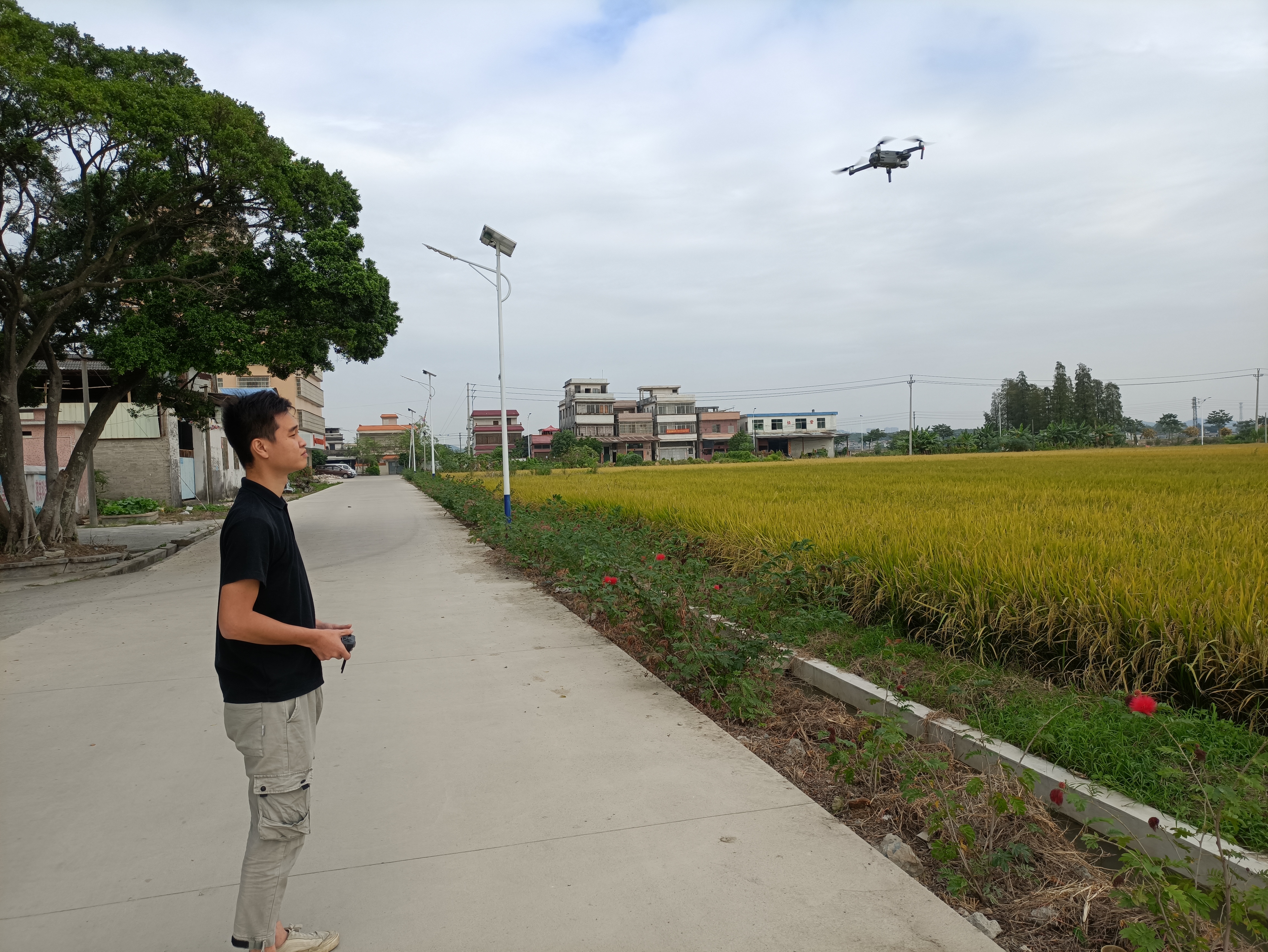 長(zhǎng)沙街道采取“人防+技防”的方式，讓巡查無(wú)死角、無(wú)盲點(diǎn).jpg