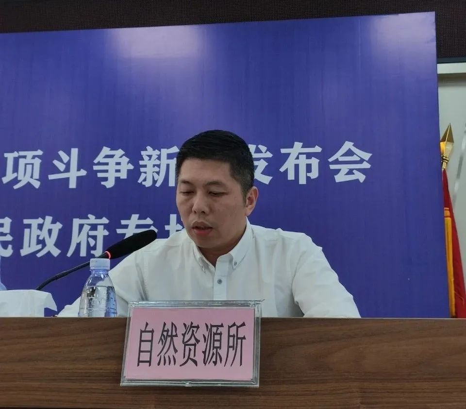 △龍勝鎮(zhèn)掃黑除惡相關(guān)工作負責(zé)人回答記者提問