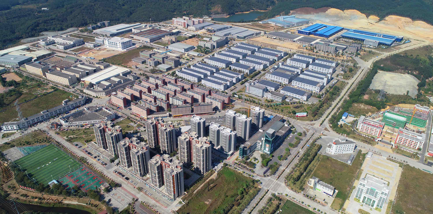 4、2021_0101_121956A翠山湖核心區(qū)已基本完成建設(shè)，廠房林立、配套完善。_調(diào)整大小.jpg