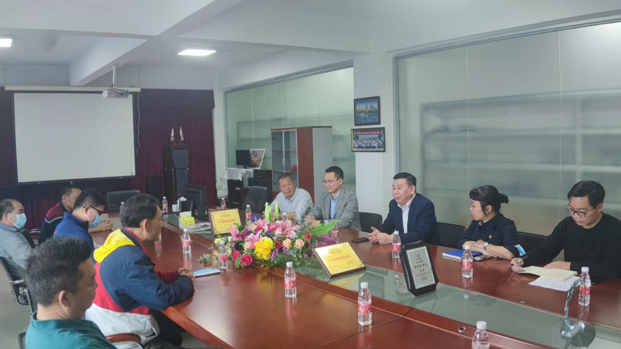 2聯(lián)合龍勝商會與轄區(qū)腳輪、汽配代表企業(yè)開展行業(yè)座談會，交流行業(yè)發(fā)展趨勢和產(chǎn)業(yè)發(fā)展升級思路.jpg