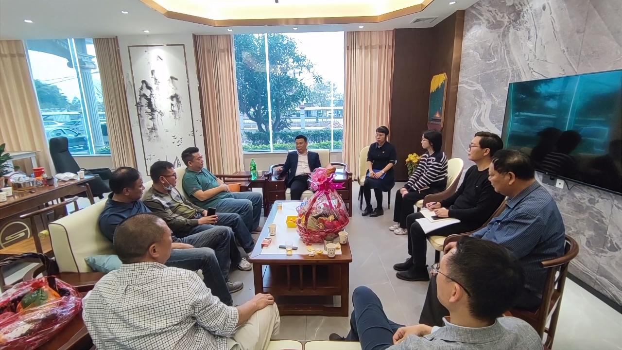 4聯(lián)合龍勝商會(huì)與轄區(qū)腳輪、汽配代表企業(yè)開展行業(yè)座談會(huì)，交流行業(yè)發(fā)展趨勢和產(chǎn)業(yè)發(fā)展升級(jí)思路.jpg