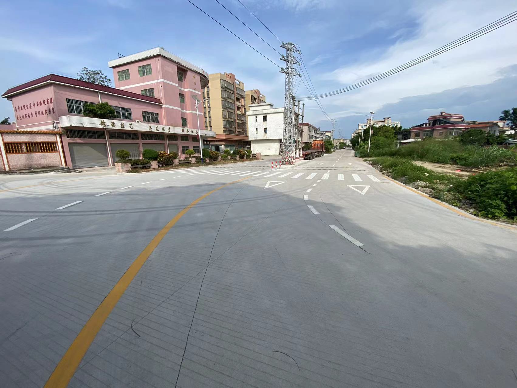 01蜆岡鎮(zhèn)建設好農(nóng)村公路-3三中路口.jpg