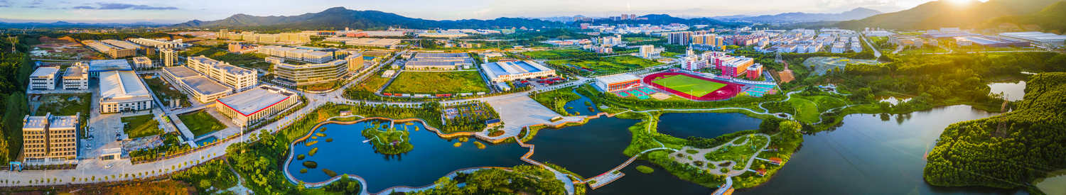 4、翠山湖高新區(qū)依山靠水，打造一流營(yíng)商環(huán)境。黎武揚(yáng)攝。_調(diào)整大小.jpg