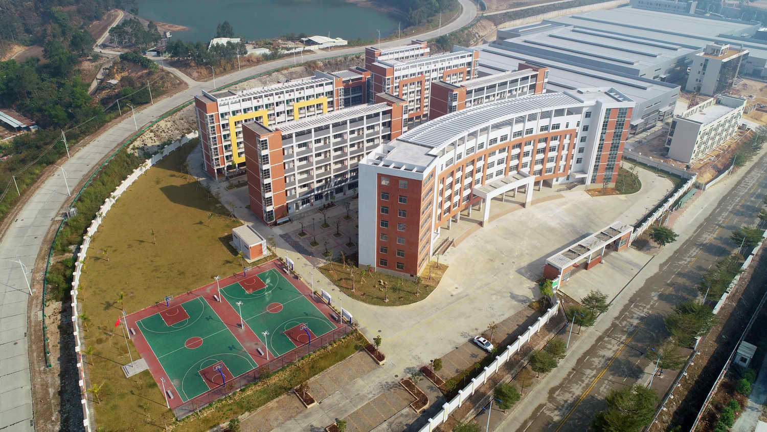 9、（15年教育配套）開(kāi)平市翠山湖職教中心2020_1228_105016B_調(diào)整大小.jpg