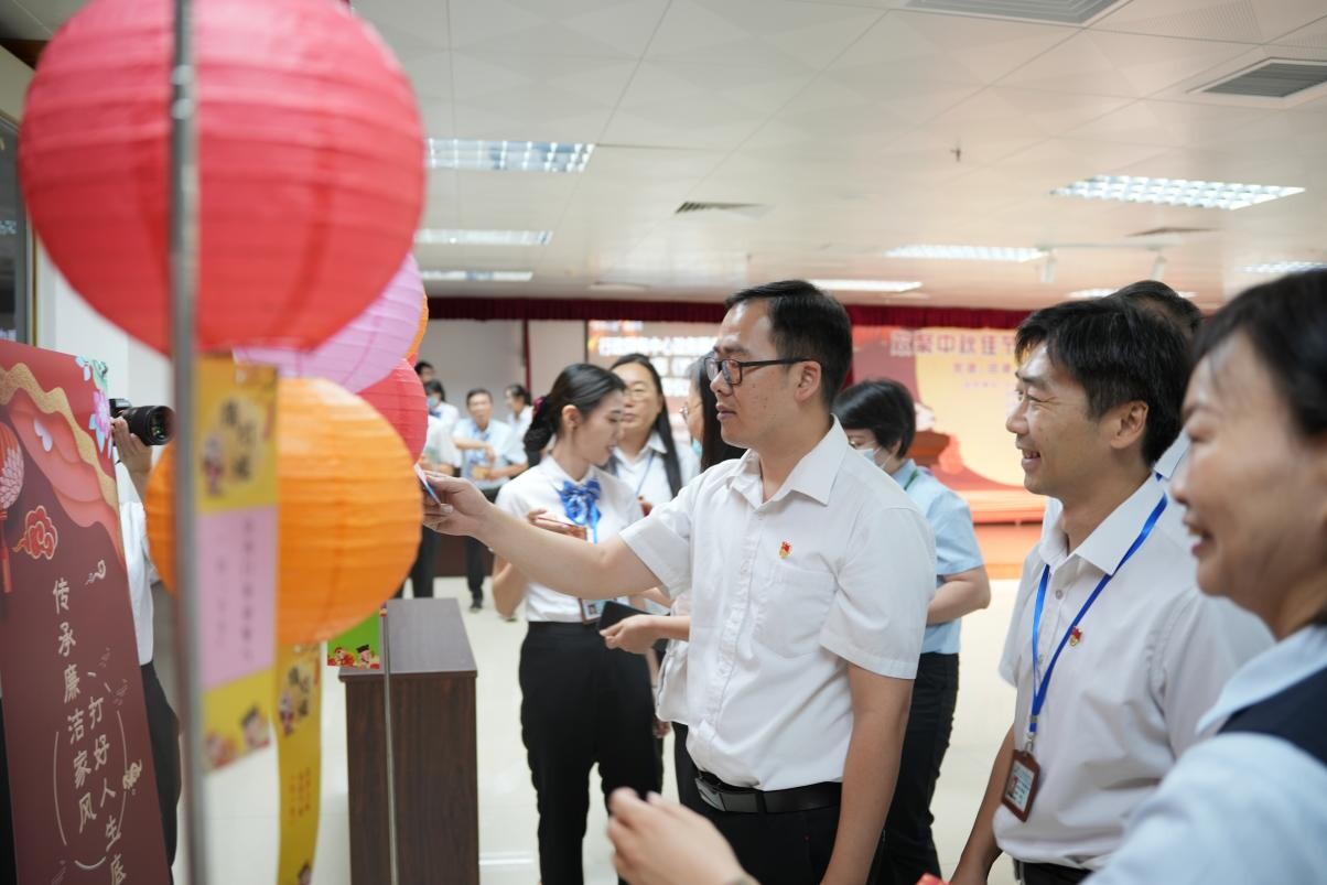 歡聚中秋佳節(jié) 政銀共譜未來--開平市政務(wù)服務(wù)數(shù)據(jù)管理局舉辦黨建、團(tuán)建、工會(huì)共建活動(dòng)_3