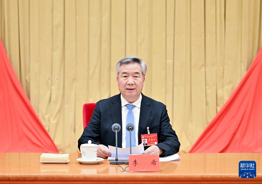 ??1月6日，中國共產(chǎn)黨第二十屆中央紀(jì)律檢查委員會第四次全體會議在北京開幕。中共中央政治局常委、中央紀(jì)律檢查委員會書記李希代表中央紀(jì)律檢查委員會常務(wù)委員會作題為《深入推進黨風(fēng)廉政建設(shè)和反腐敗斗爭，以全面從嚴(yán)治黨新成效為推進中國式現(xiàn)代化提供堅強保障》的工作報告。