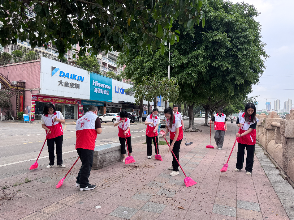 市政務和數(shù)據(jù)局開展第37個愛國衛(wèi)生月環(huán)境衛(wèi)生整治愛國衛(wèi)生運動