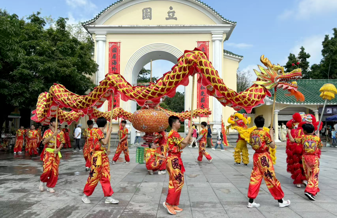 泮村燈會展演進(jìn)立園景區(qū) 傳統(tǒng)文化煥發(fā)新活力